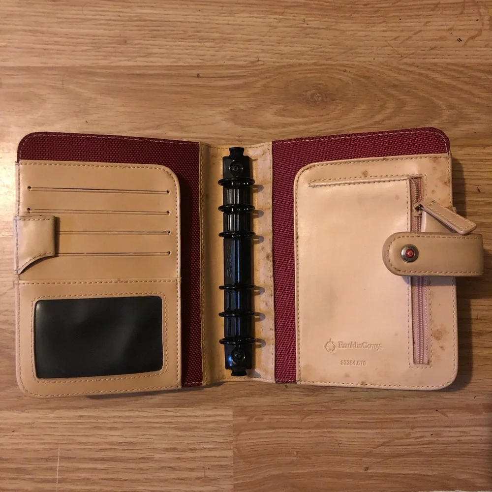 Franklin Covey Cream Leather Organizer with Pink Zip Accent